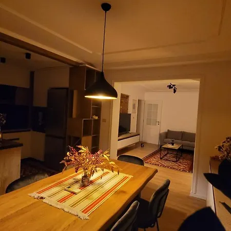 Διαμέρισμα Spacious Near The Pyramid